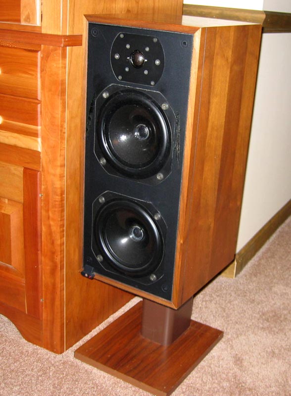 B&W DM14 speakers
