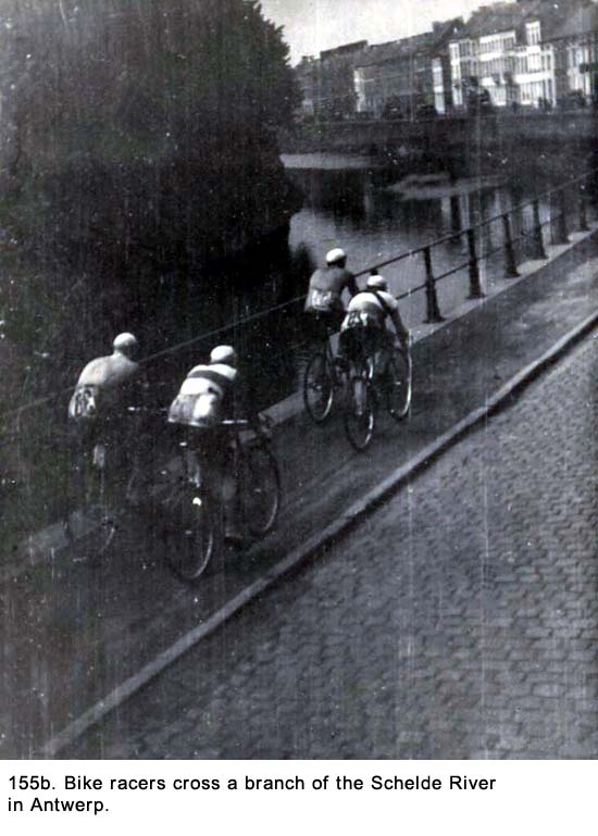 Bike race, Antwerp, near Schelde River