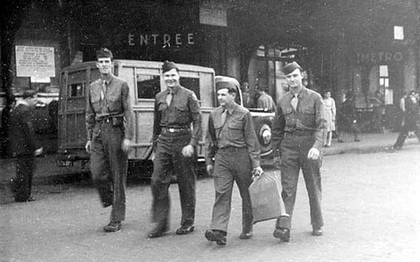 American soldiers on furlough in Paris - 1945